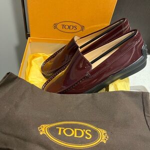 Tod's Women's Glossy Burgundy Loafers